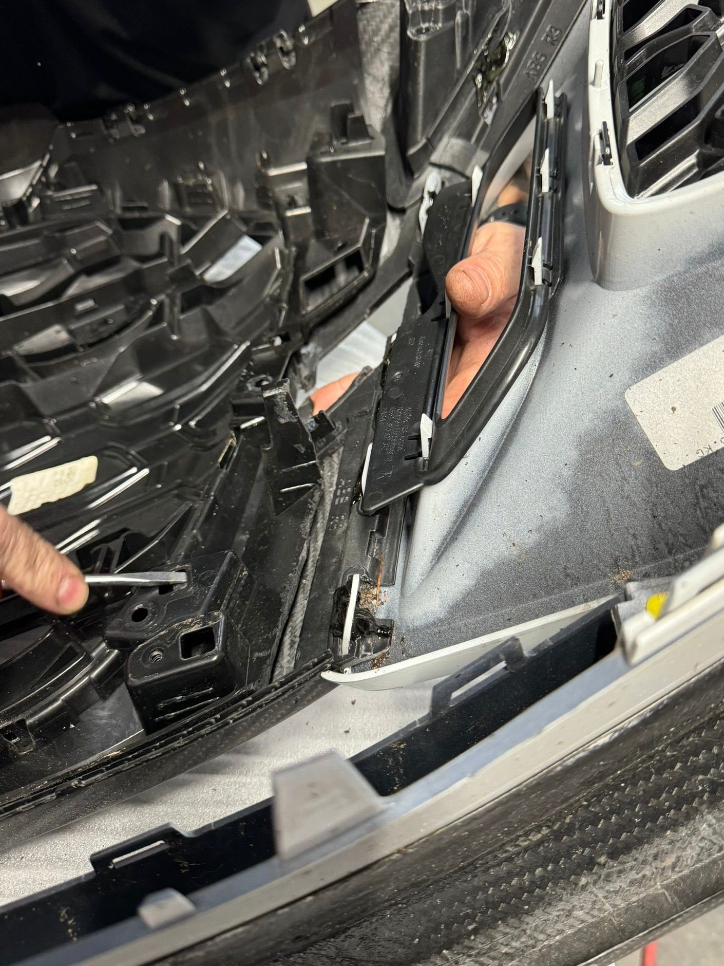 RS3 8Y Carbon Grille – Full Carbon Front Grille Replacement for Audi Gen 1