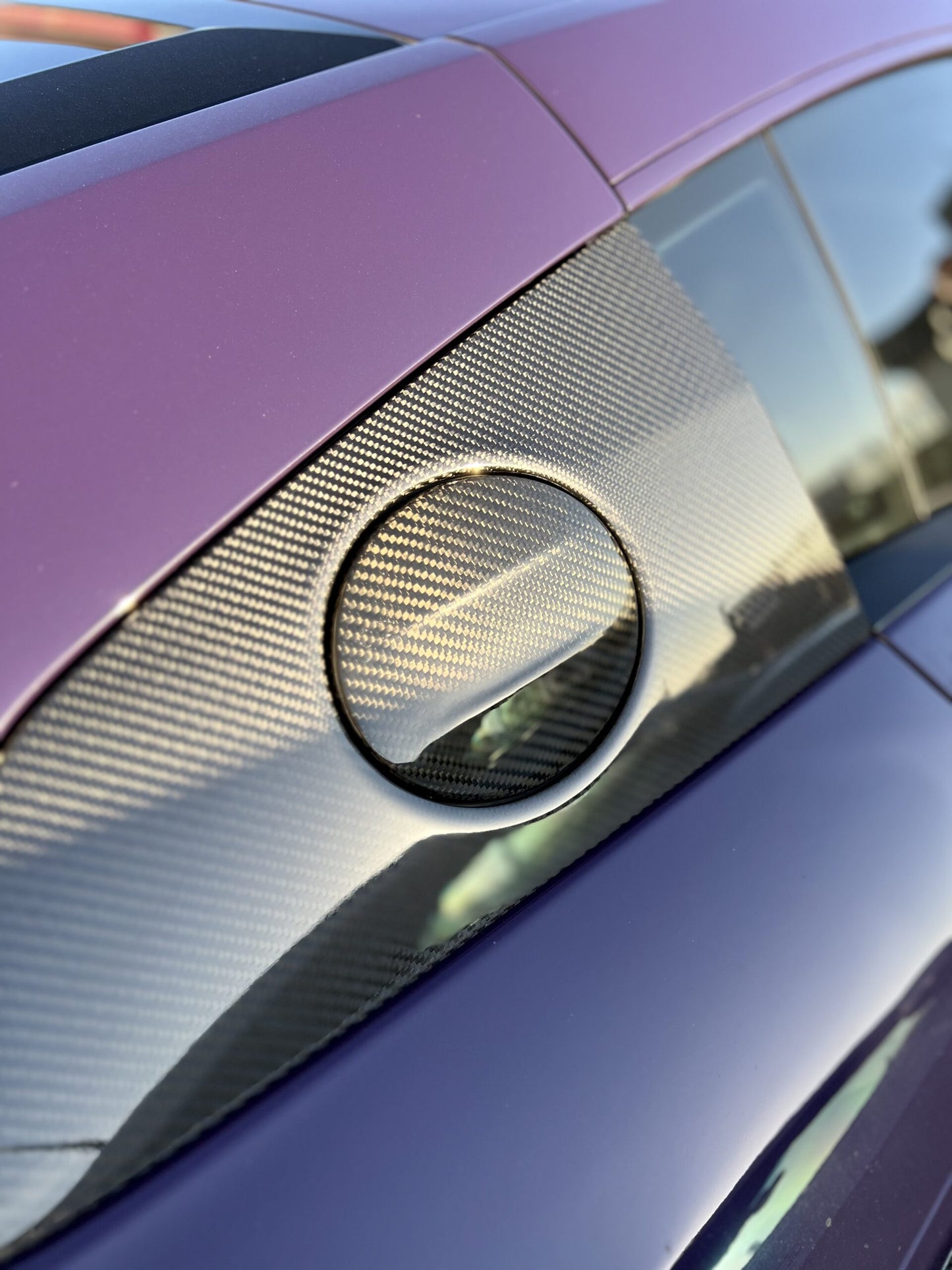 R8 CARBON FUEL CAP - AUDI R8 GEN 2 DRY CARBON FIBRE FUEL DOOR UPGRADE