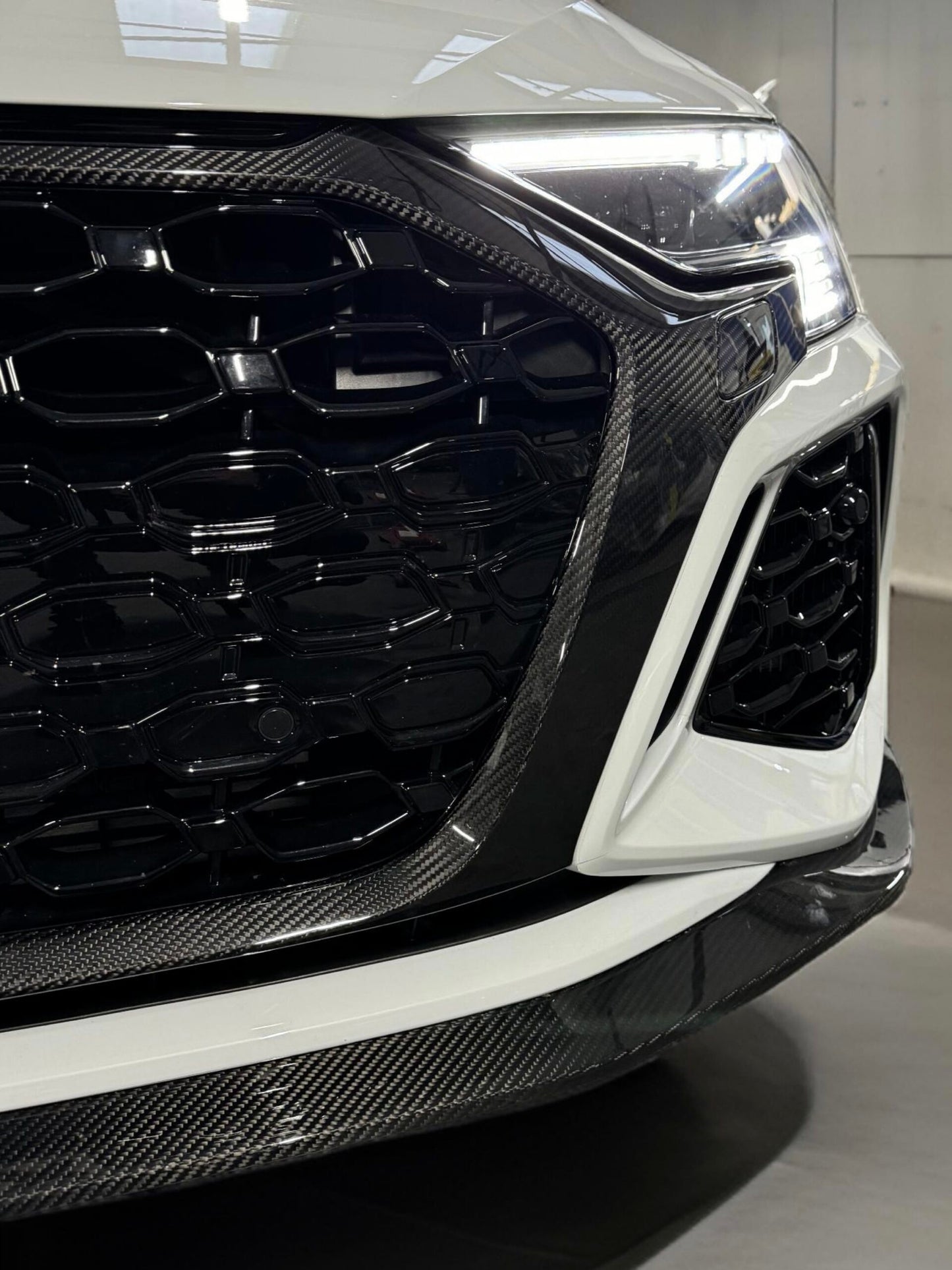 RS3 8Y Carbon Grille – Full Carbon Front Grille Replacement for Audi Gen 1