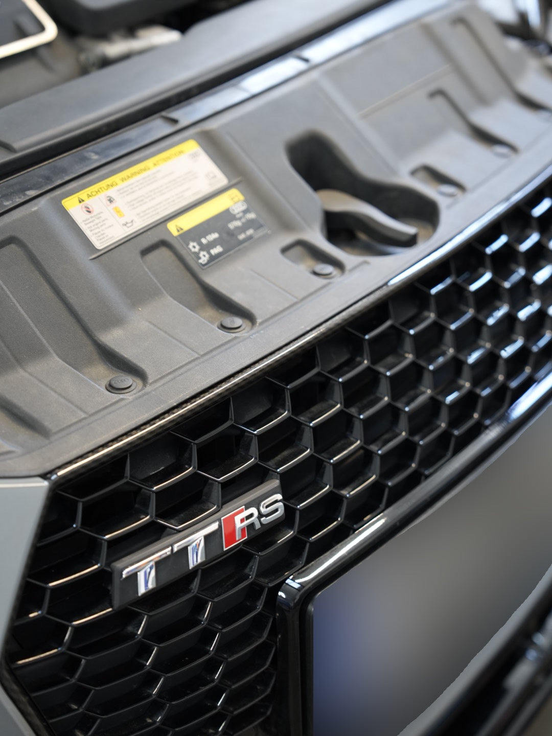 AUDI TTRS CARBON GRILLE REPLACEMENT