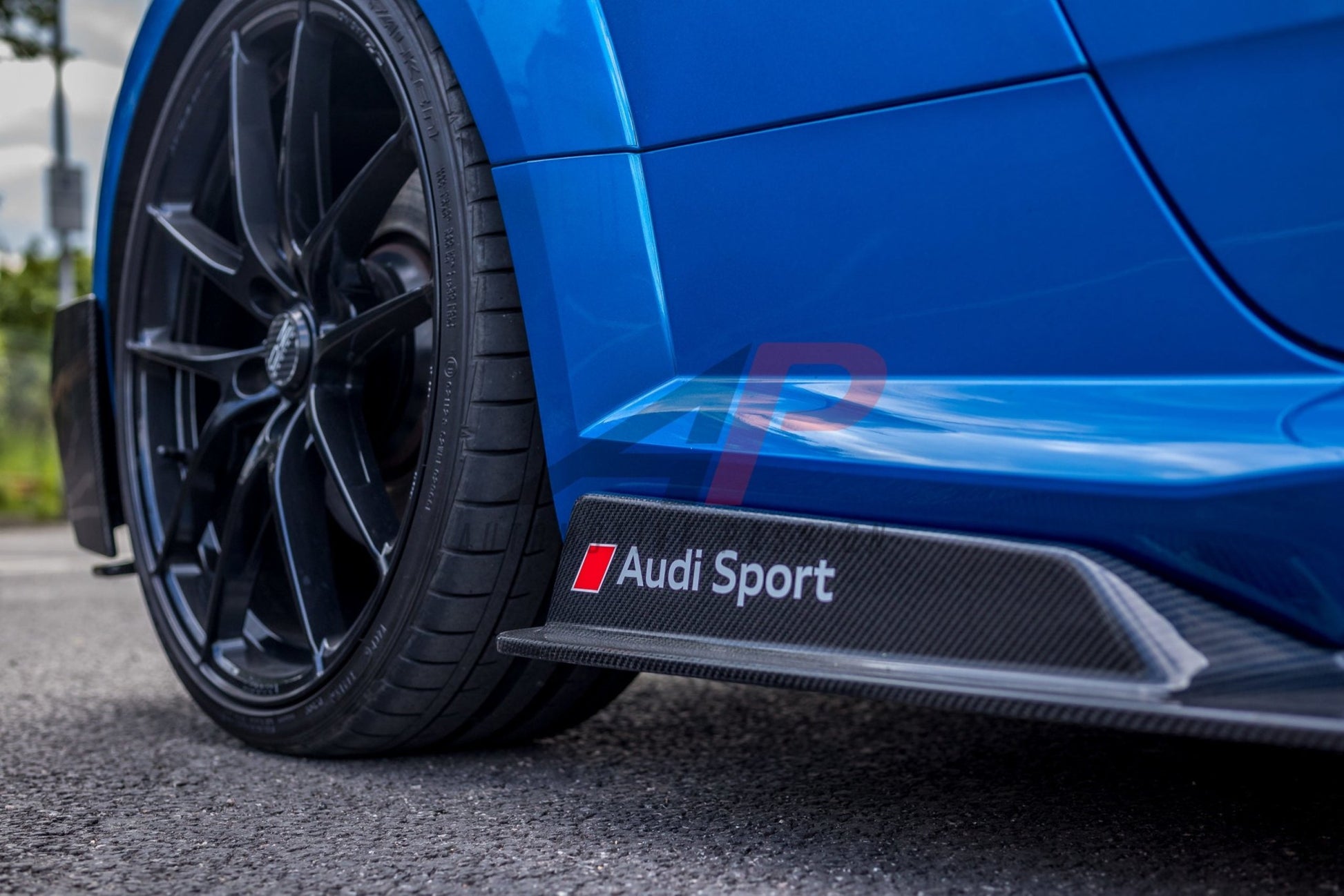 TT Side Skirts – Carbon Fibre Aero Extensions for Audi 8S Pre-Facelift