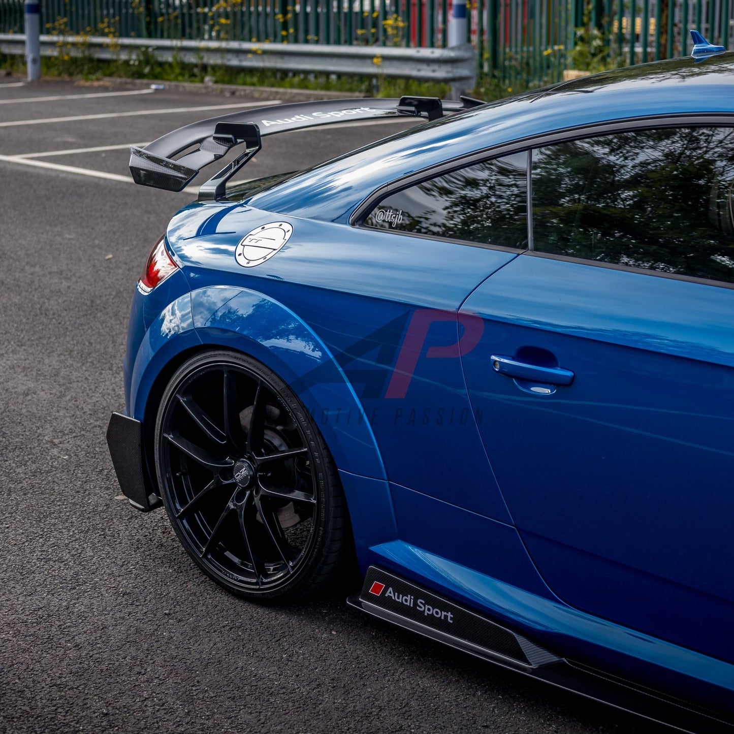 TT Side Skirts – Carbon Fibre Aero Extensions for Audi 8S Pre-Facelift