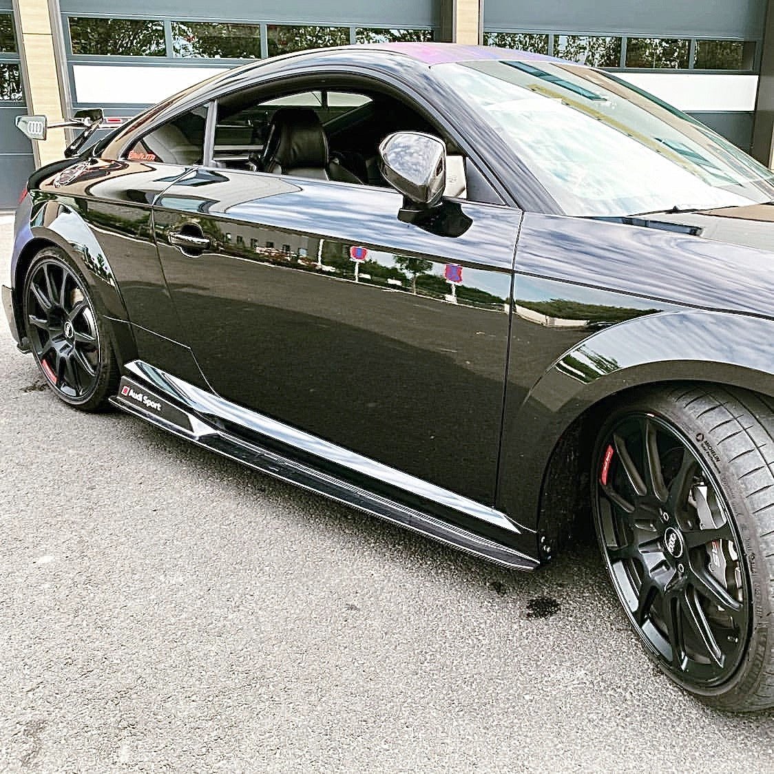 TT Side Skirts – Carbon Fibre Aero Extensions for Audi 8S Pre-Facelift