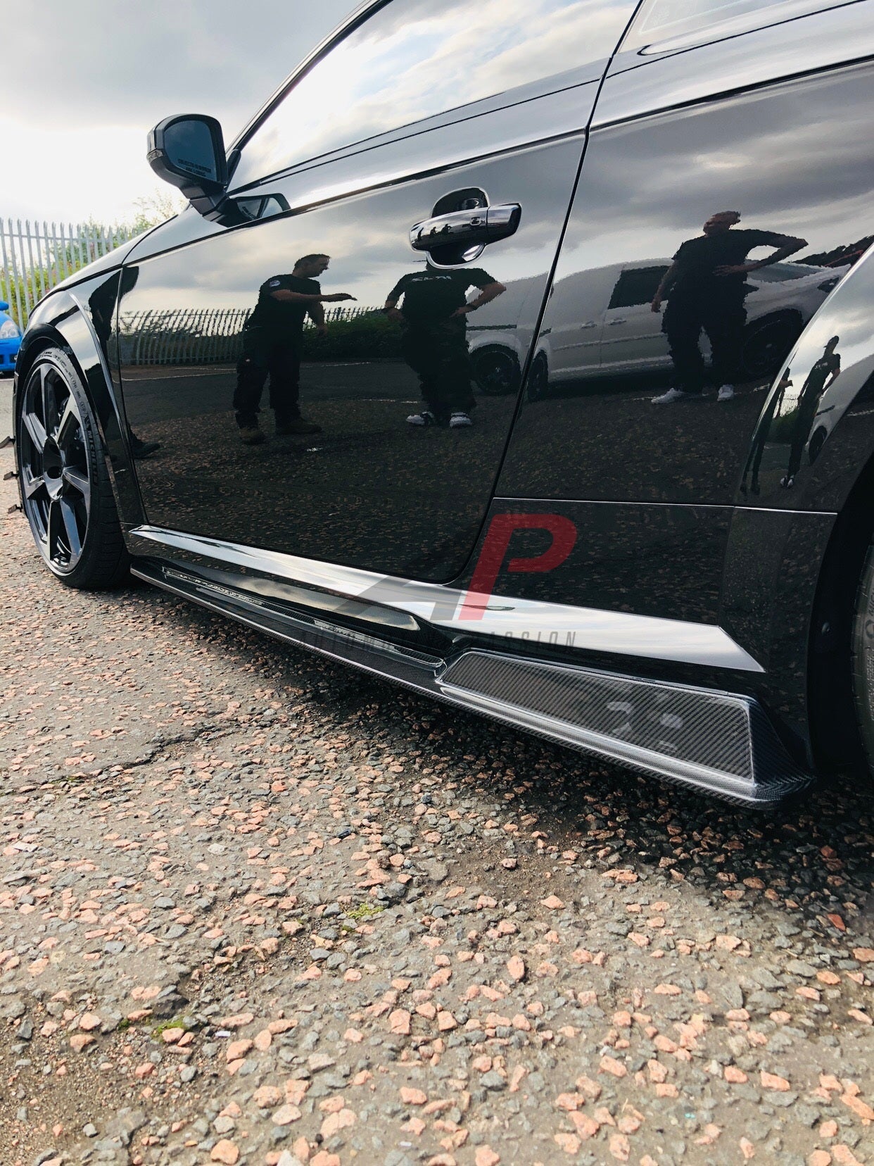 TT Side Skirts – Carbon Fibre Aero Extensions for Audi 8S Pre-Facelift