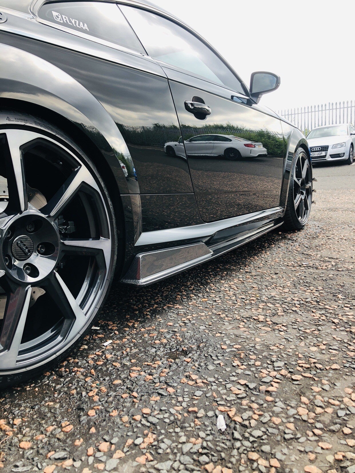 TT Side Skirts – Carbon Fibre Aero Extensions for Audi 8S Pre-Facelift