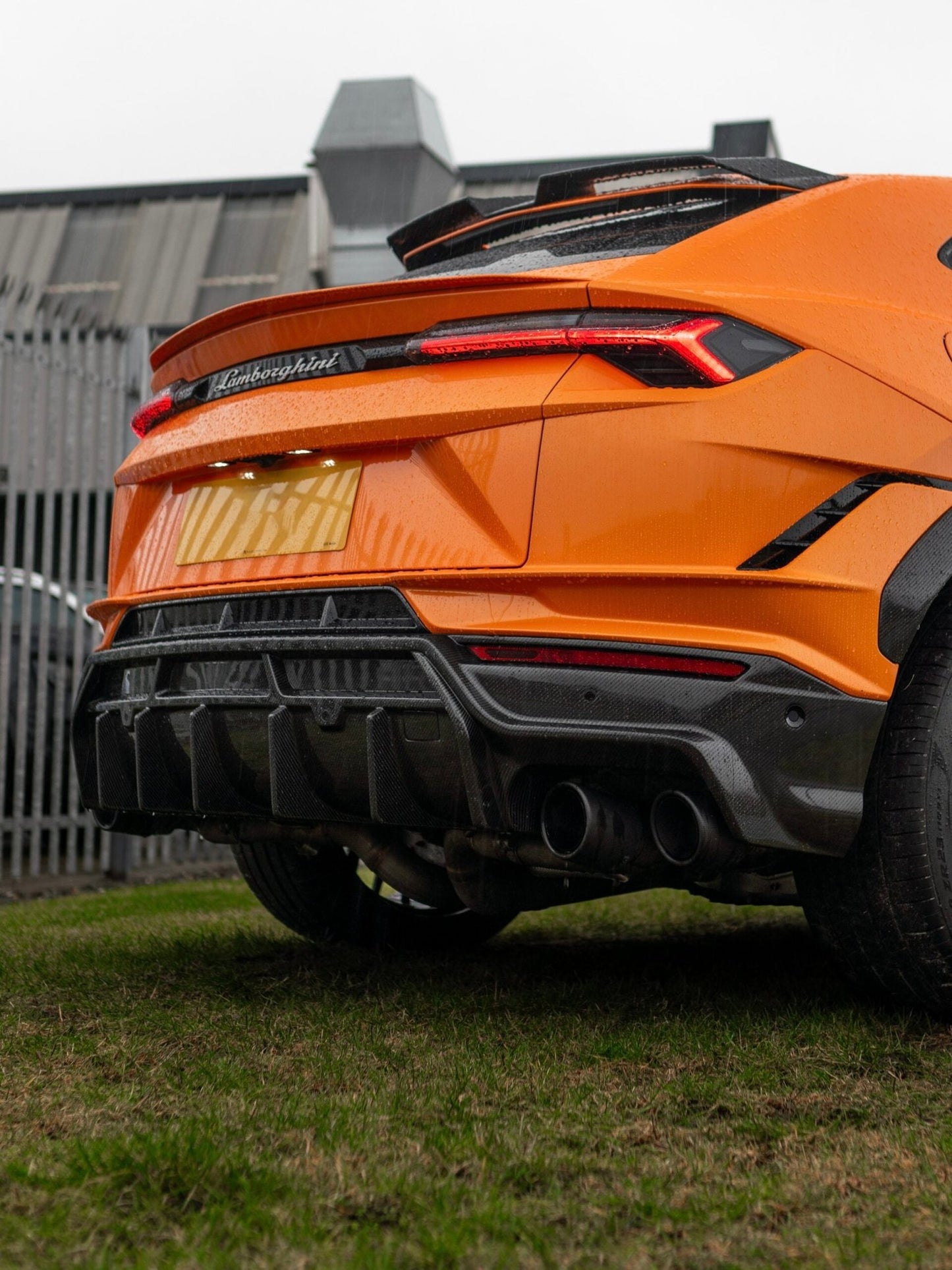 Urus Carbon Rear Diffuser – Dry Carbon Upgrade for Lamborghini Urus